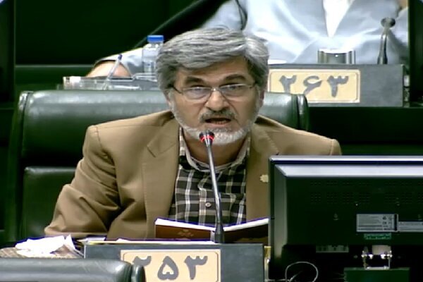 کوچک‌زاده: مسئولان باید به نیازهای ضروری و معیشتی مردم توجه کنند