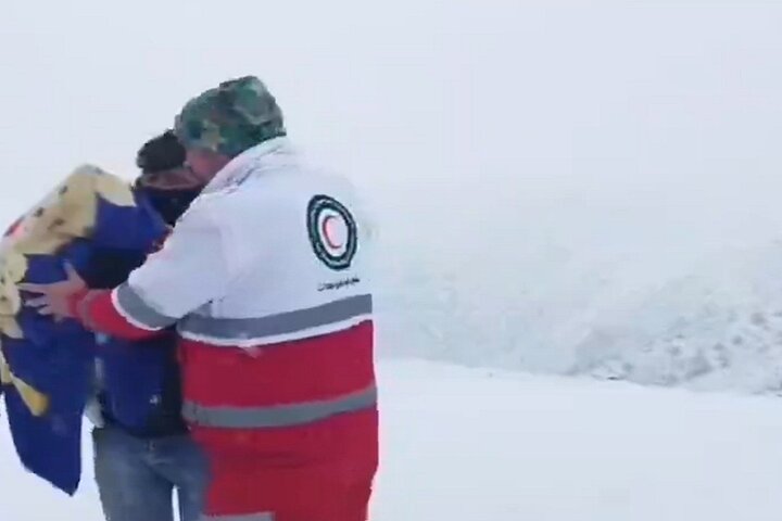 انتقال بیمار قلبی در ارتفاعات مارگون؛۲ مادر باردار در برف نجات یافتند انتقال بیمار قلبی در ارتفاعات مارگون؛۲ مادر باردار در برف نجات یافتند