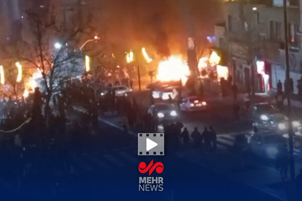 روایتی از نجات شهروندان رشتی توسط یگان ویژه در اغتشاشات روایتی از نجات شهروندان رشتی توسط یگان ویژه در اغتشاشات