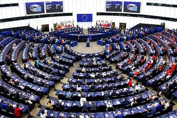 برلمان أوروبا يجمّد المصادقة على الاتفاق التجاري مع أميركا