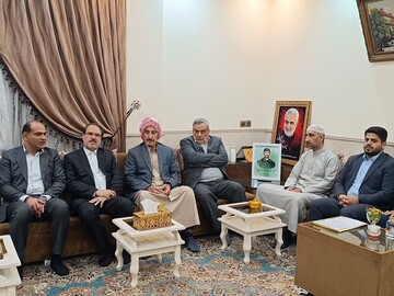 رئیس سازمان بازرسی کل کشور با خانواده شهید احمد عبداله زاده دیدار کرد