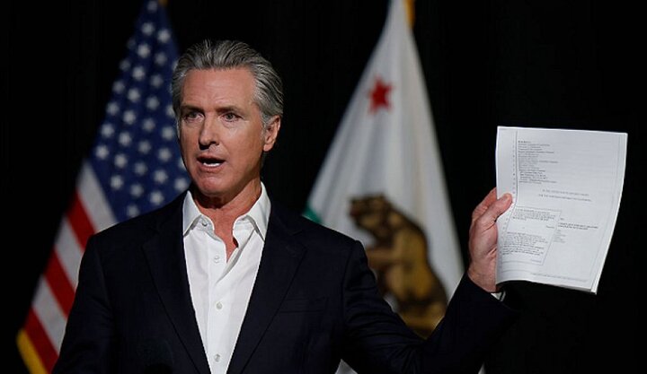 حاكم كاليفورنيا للأوروبيين: "تكلموا بصوت واحد واصفعوا ترامب"