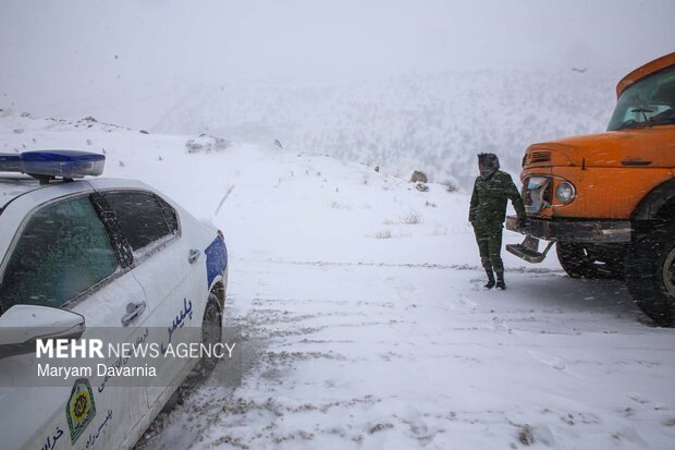 گردنه کلات در جاده گناباد به فردوس بسته شد گردنه کلات در جاده گناباد به فردوس بسته شد