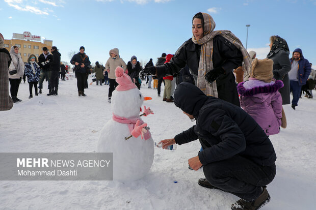 جشنواره یک روز داغ برفی در اردبیل