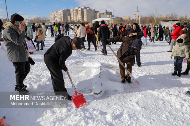 جشنواره یک روز داغ برفی در اردبیل