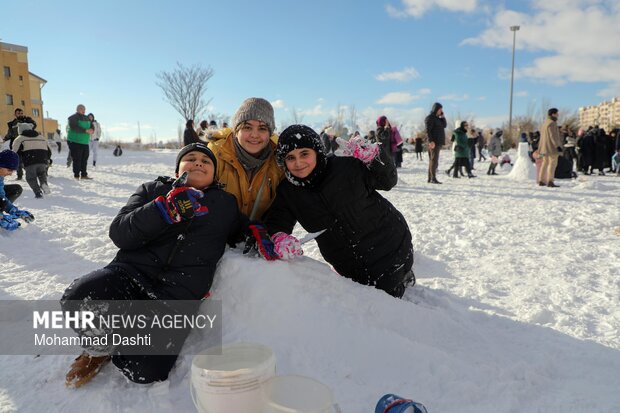 جشنواره یک روز داغ برفی در اردبیل