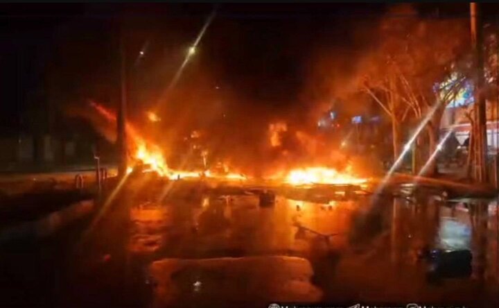 روایت بخشی از تخریب های انجام گرفته توسط عاملان فتنه در اراک روایت بخشی از تخریب های انجام گرفته توسط عاملان فتنه در اراک