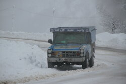 بارش برف در فریدونشهر و بویین‌میاندشت؛ پرهیز از سفرهای غیرضروری
