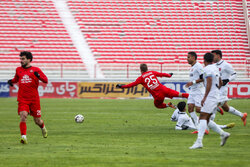 برد تراکتور مقابل سپاهان در نیمه اول