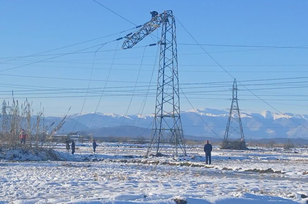 سلیمانی: شبکه برق گیلان پس از بارش برف اخیر پایدار است سلیمانی: شبکه برق گیلان پس از بارش برف اخیر پایدار است