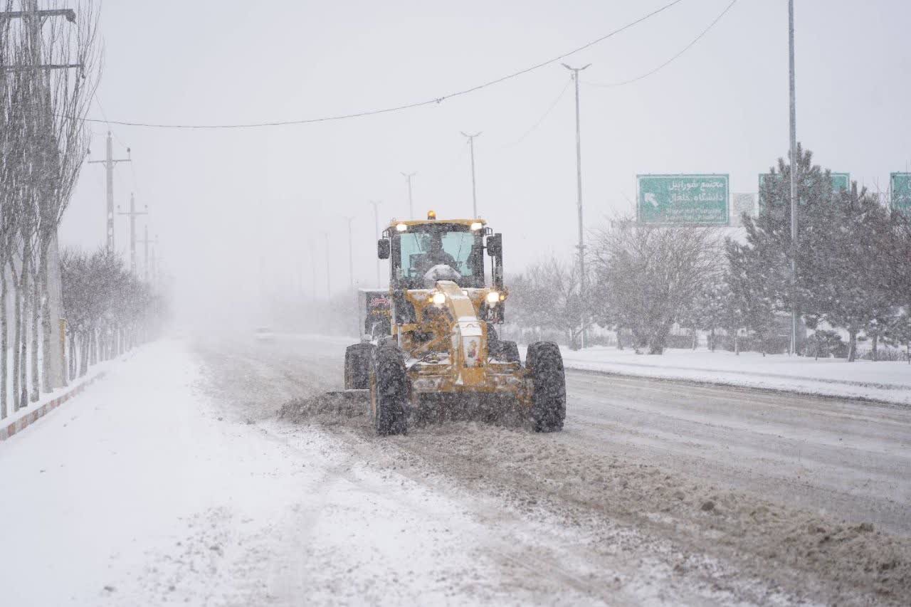 عملیات برفروبی محور پونل به خلخال و راه روستایی اورملال عملیات برفروبی محور پونل به خلخال و راه روستایی اورملال