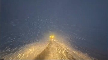 بارش سنگین برف در راه‌های ارتباطی بیرانشهر