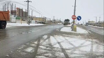 بارش برف در محور نورآباد- فیروزآباد