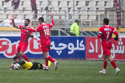 فرصت طلایی پرسپولیس برای فرار از بحران/ ملوان و گل‌گهر برد می‌خواهند