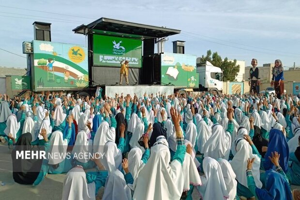 «تماشاخانه سیار» مهمان کودکان و نوجوانان سیستان و بلوچستان شد «تماشاخانه سیار» مهمان کودکان و نوجوانان سیستان و بلوچستان شد