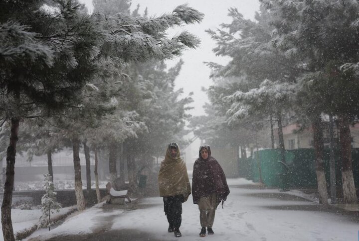 مقتل 61 شخصا اثر الثلوج والأمطار الغزيرة في أفغانستان