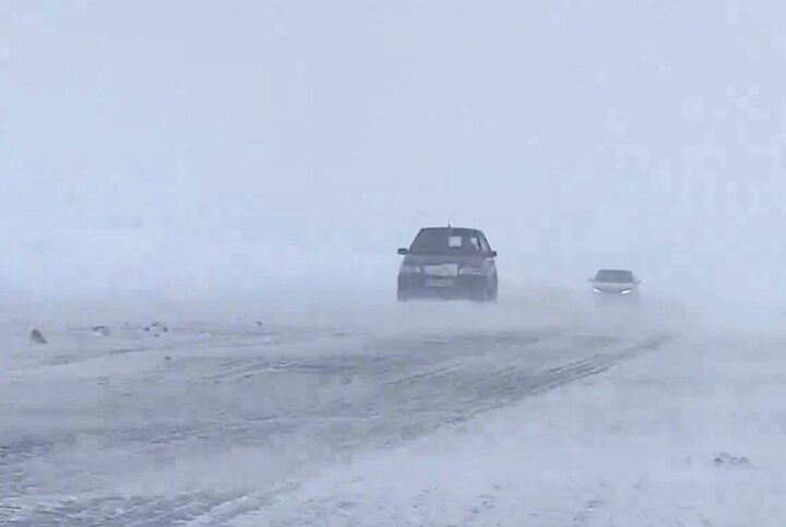 سرهنگ کاشفی: تردد در گردنه صائین فقط با زنجیر چرخ امکانپذیر است سرهنگ کاشفی: تردد در گردنه صائین فقط با زنجیر چرخ امکانپذیر است