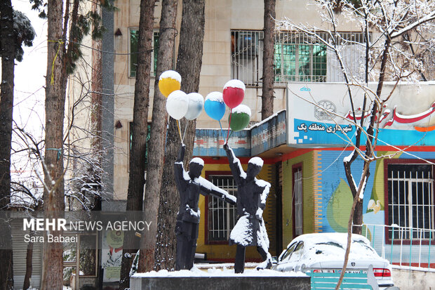 کرمانشاه در قاب برف؛ زمستان شهر را سفیدپوش کرد