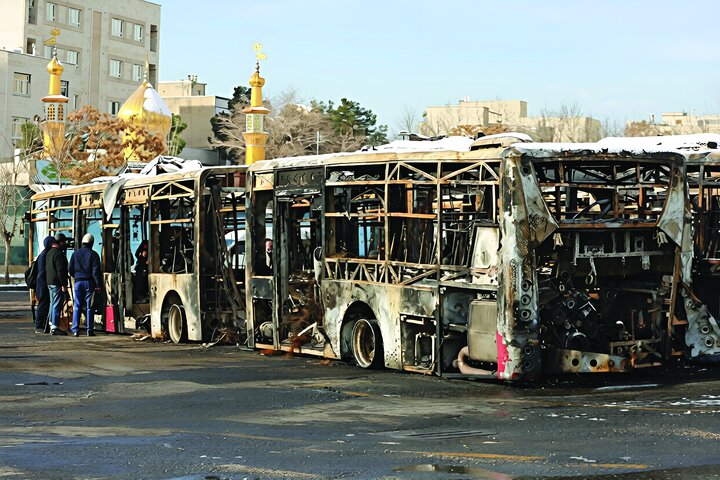 Foreign journalists visiting buses set on fire during the riots in Tehran in the first ten days of January