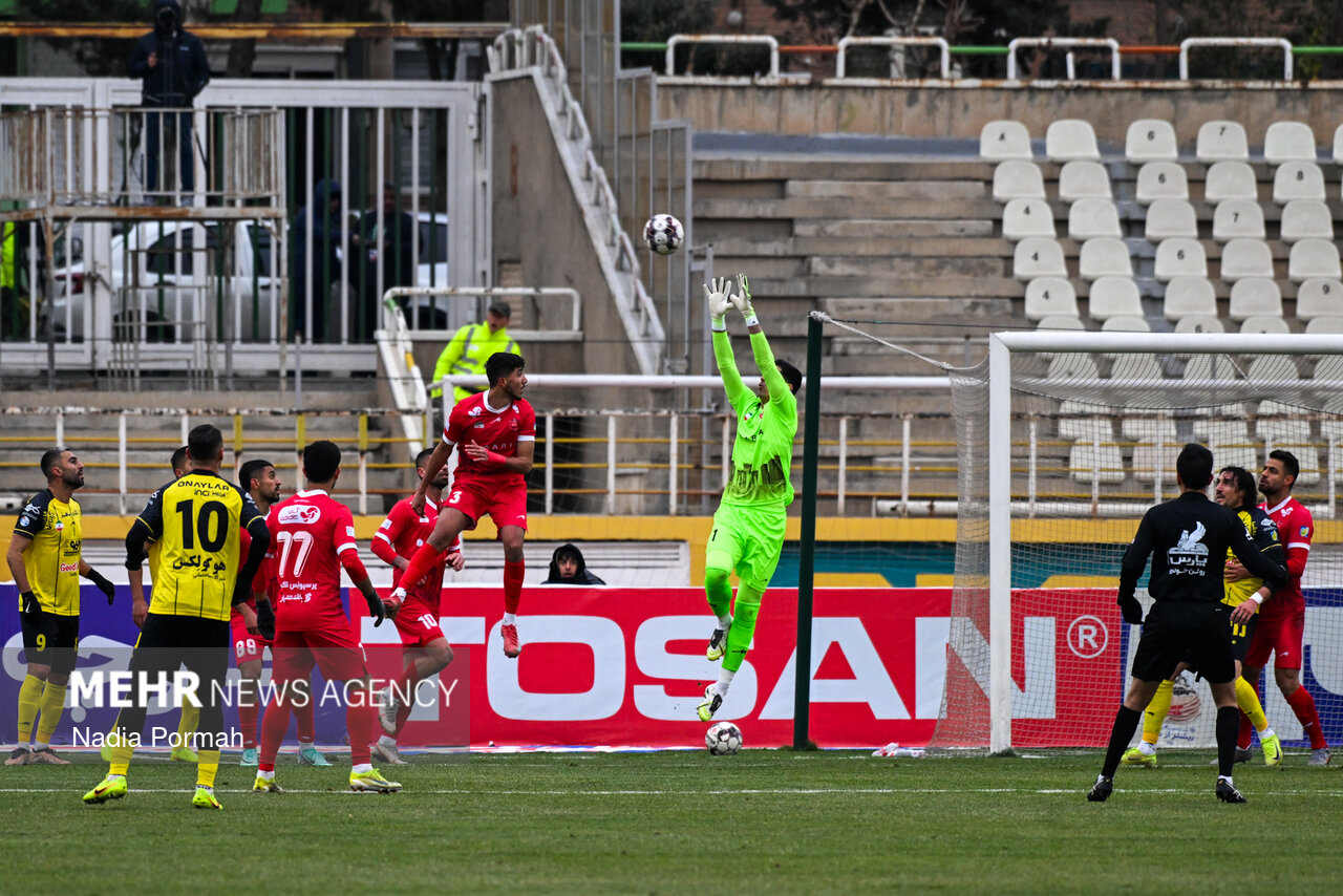 پرسپوليس،باشگاه،تيم،قرارداد،بازيكنان،انتقالات،سپاهان،مبني