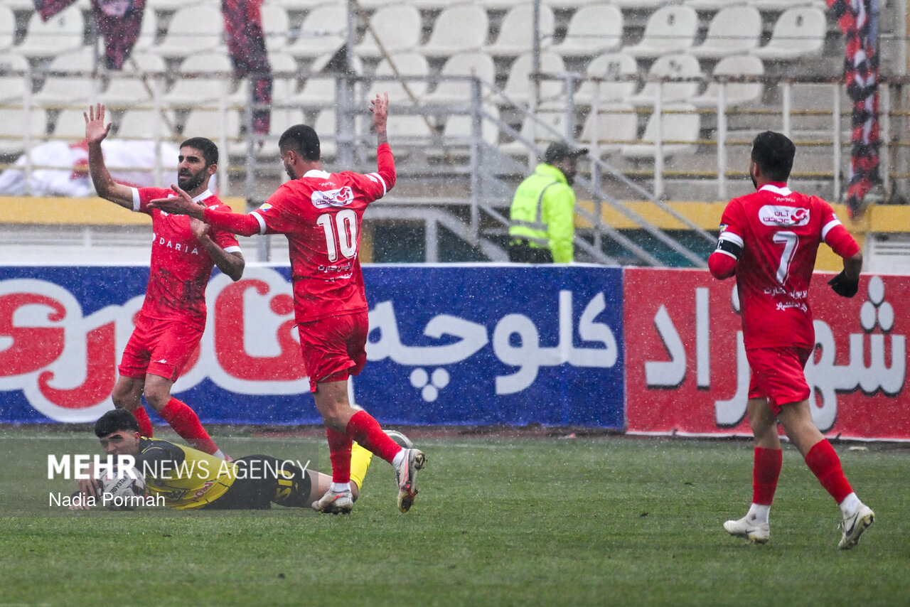 فرصت طلایی پرسپولیس برای فرار از بحران/ ملوان و گلگهر برد میخواهند فرصت طلایی پرسپولیس برای فرار از بحران/ ملوان و گلگهر برد میخواهند