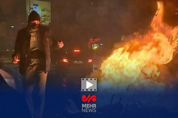 تصاویر دوربین مداربسته از تخریب زیرساخت‌های کرمانشاه توسط اغتشاشگران