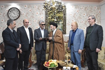 نماینده ولی فقیه در لرستان با تعدادی از جانبازان دیدار کرد