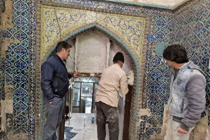 آغازمرمت سردر حمام خان؛بازسازی گنبد امامزادگان طاهر و منصور پایان یافت آغازمرمت سردر حمام خان؛بازسازی گنبد امامزادگان طاهر و منصور پایان یافت