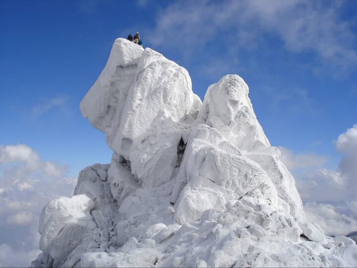 ریزش بهمن در الوند؛ ۴ کوهنورد مفقود شدند ریزش بهمن در الوند؛ ۴ کوهنورد مفقود شدند