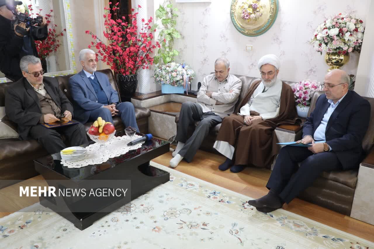 دیدار نماینده ولی‌فقیه در گیلان با سه جانباز سرافراز ۷۰ درصد گیلان