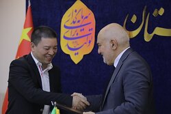 امضای تفاهمنامه احداث صنایع فولاد ونیروگاه بین استانداری خوزستان و چین