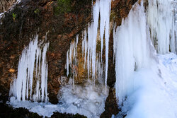 Erdebil'in donmuş Sardabe Şelalesi