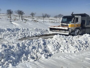 بارش برف ۲ متری در جاده روستای حماملو ورزقان 