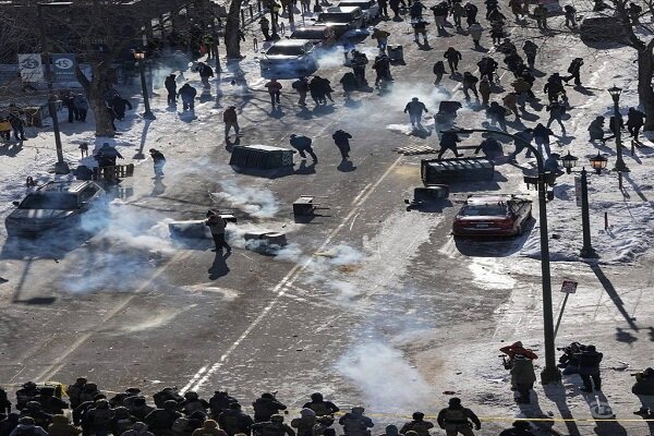 صور للوضع الشبيه بالحرب في مينيسوتا