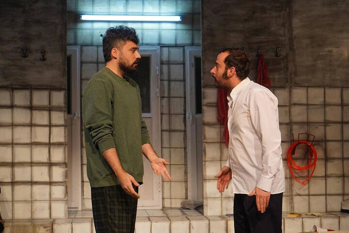 حالوهوای سومین روز «تئاتر فجر»؛ شگفتیهای تکرارشونده در حمام خوابگاه! حالوهوای سومین روز «تئاتر فجر»؛ شگفتیهای تکرارشونده در حمام خوابگاه!