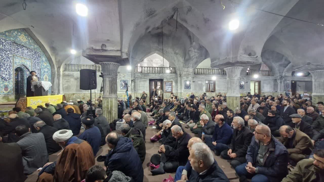 مسجد جامع لاهیجان؛ بعد از آتش کینه اغتشاشگران یک روز هم تعطیل نشد مسجد جامع لاهیجان؛ بعد از آتش کینه اغتشاشگران یک روز هم تعطیل نشد