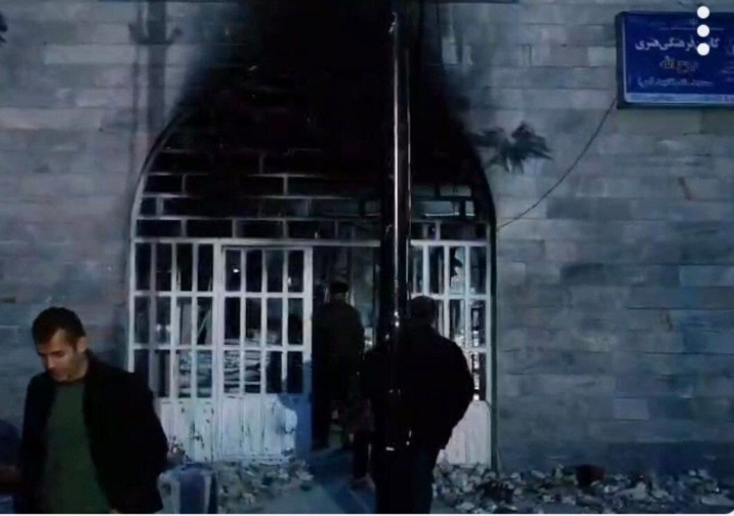 شبی که آتش، به آستانه‌ مسجد رسید