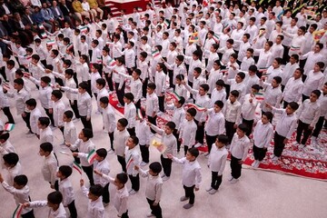 اجرای سرود مقاومت توسط گروه سرود نسل آرمانی در مهدیه معلی