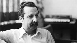 شاعری که با آرش ماندگار شد و با مهره سرخ اعتراف کرد