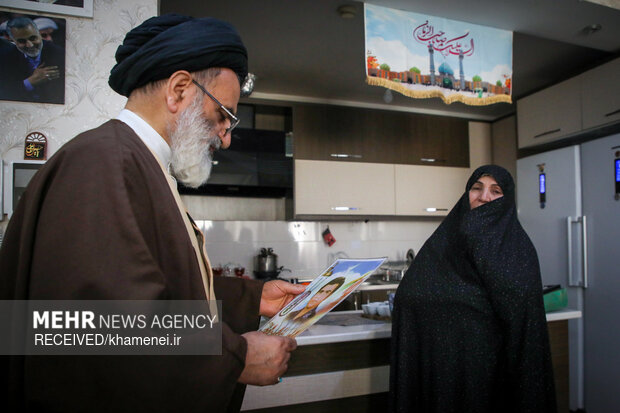 حضور نمایندگان رهبر معظم انقلاب در منازل تعدادی از جانبازان