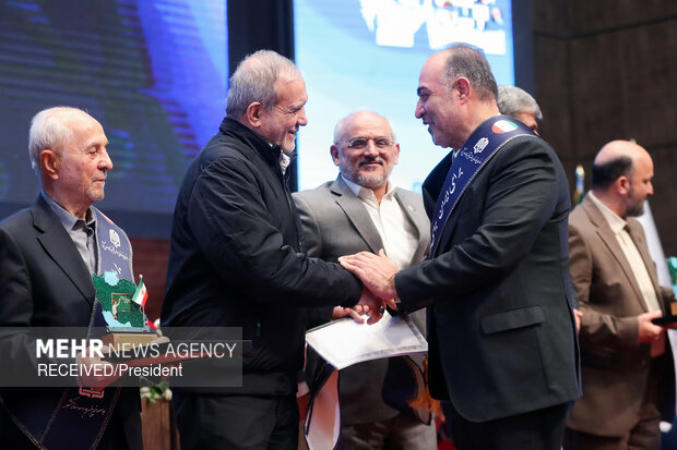 همایش ملی تکریم خیرین مدرسه‌ساز