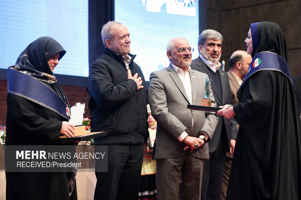 همایش ملی تکریم خیرین مدرسه‌ساز