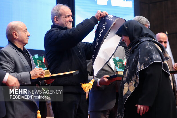 همایش ملی تکریم خیرین مدرسه‌ساز