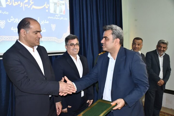 فرماندار عسلویه :سنگ بنای توسعه از مسیر مدارس آغاز می شود