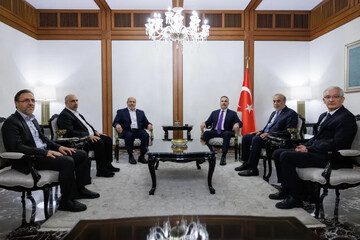 فيدان يلتقي وفدا من حماس لبحث المرحلة الثانية من اتفاق غزة