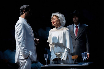 «کازابلانکا» با اینگرید برگمن ایرانی؛ متن «بی‌تابستان» از اجرا جلو زد