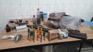 کشف لاشه بز کوهی، سلاح و مهمات در تفتیش منزل شکارچی متخلف در رودبار
