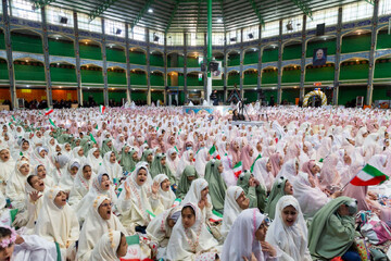 ۳۰۰۰ دانش‌آموز دختر یزدی پا به دوران تکلیف گذاشتند