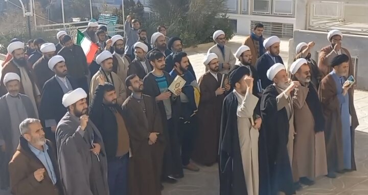 اجتماع طلاب حوزه علمیه ثقلین شاهرود در محکومیت تعرض به قرآن