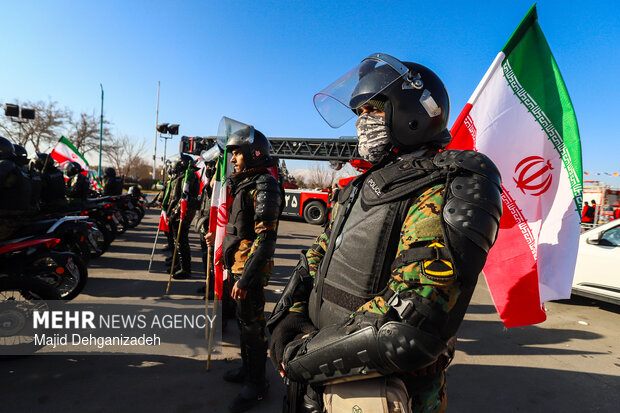 آئین اهتزاز پرچم مقدس جمهوری اسلامی ایران در یزد